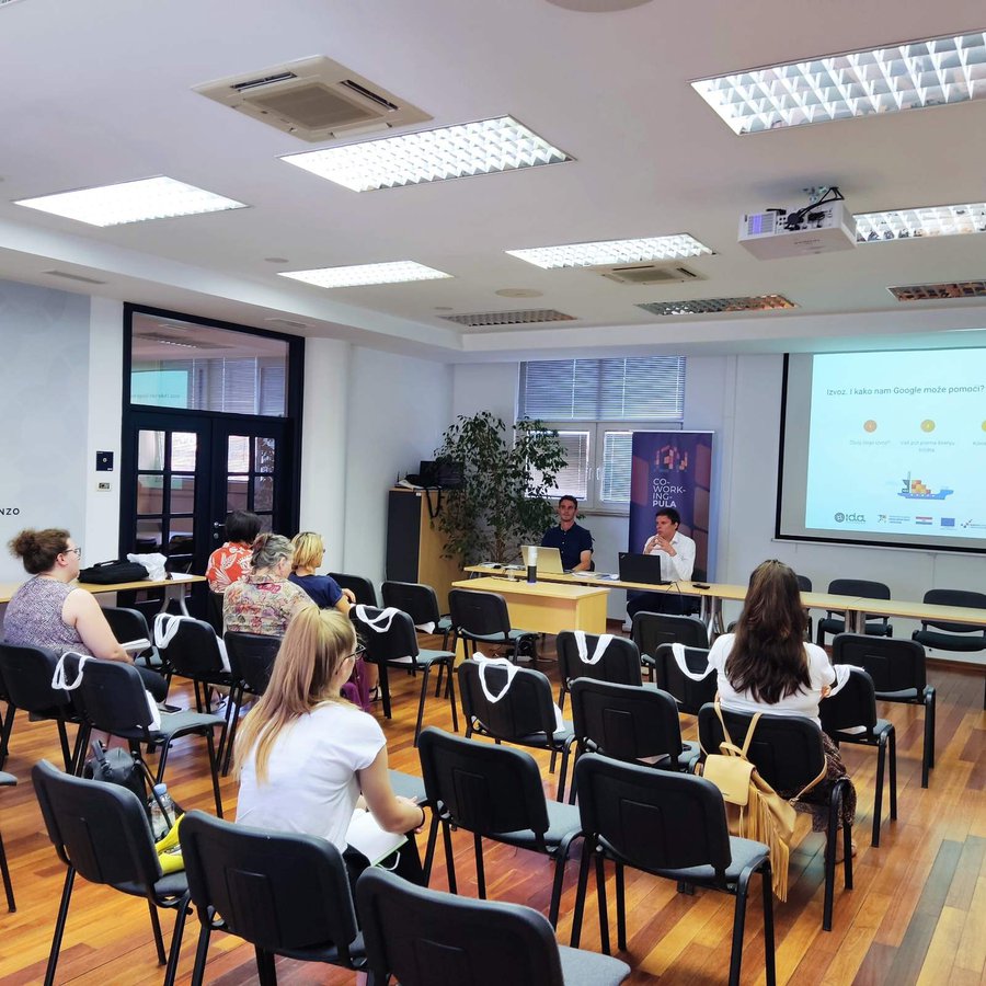 U PROSTORIJAMA IDA-e ODRŽANA RADIONICA NA TEMU 'KAKO KORISTITI E-ALATE ZA PROCJENU SVOJEGA POSLOVANJA I POBOLJŠANJE KONKURENTNOSTI' U SKLOPU PROJEKTA COWORKING PULA