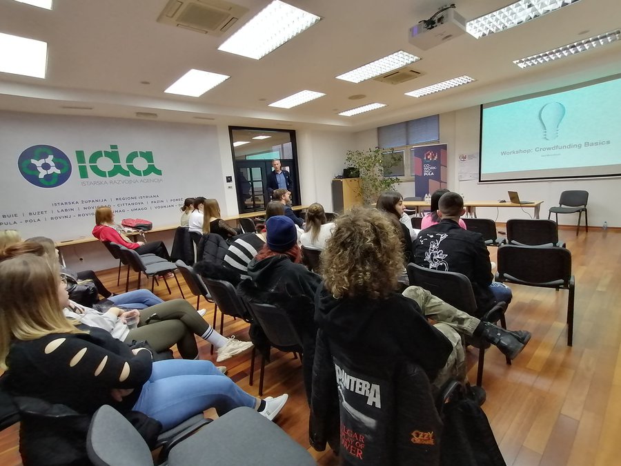 Studenti FET-a sa zanimanjem popratili radionicu na temu crowdfundinga u IDA-i